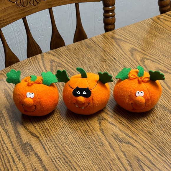 Autumn Pumpkin and Leaf Decor Set - Picture 2 of 6